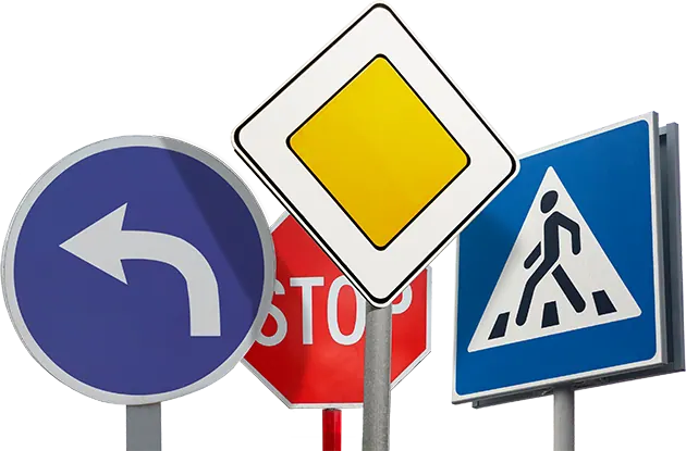 Panneaux de signalisation : stop, route prioritaire et passage piéton